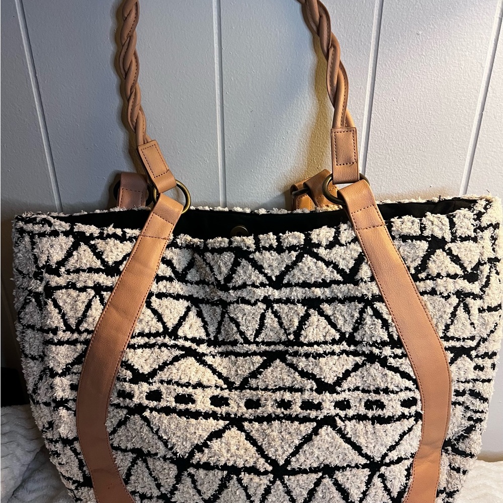Nwot Universal Thread Geometric Patterned Tote Ba… - image 7